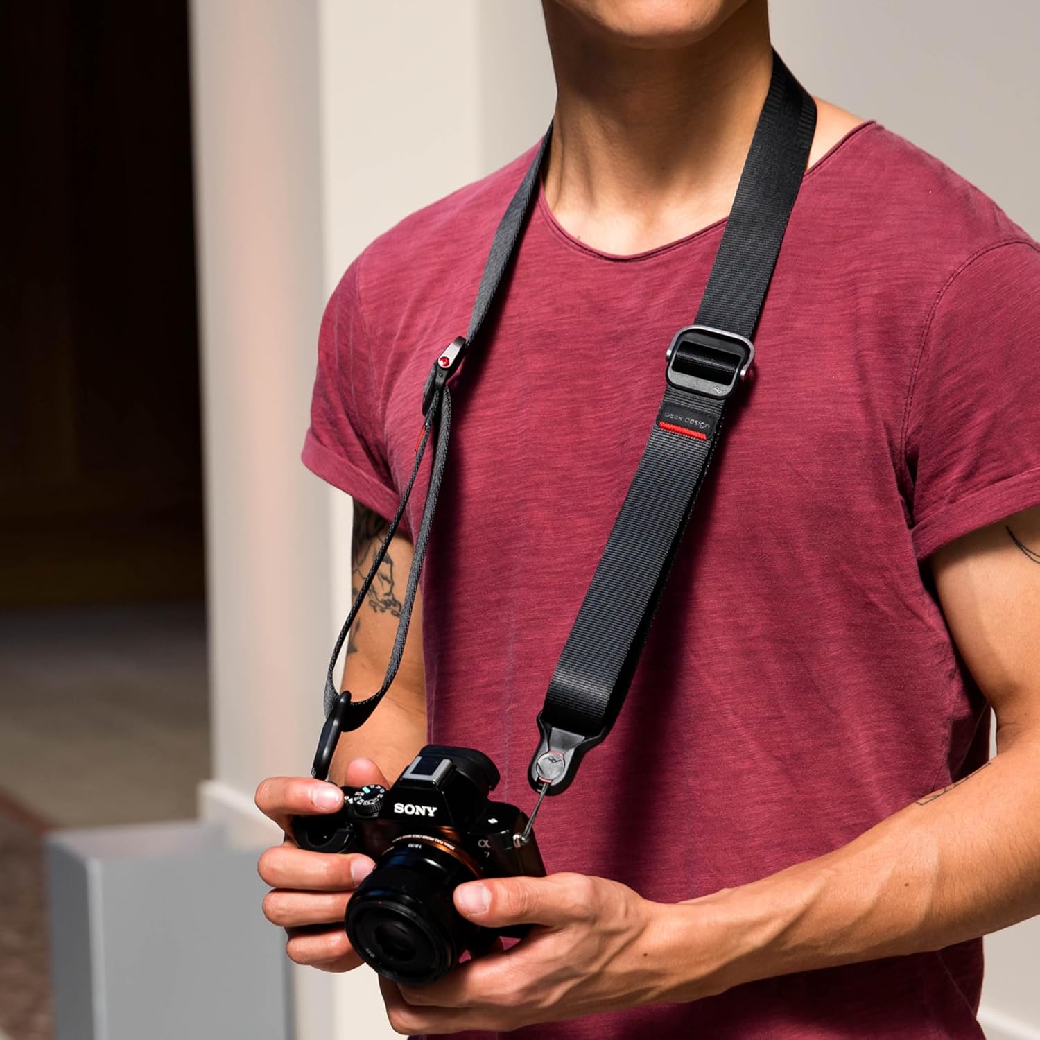 Peak Design Slide Lite Camera Strap, Black, Configurable as a Sling, Neck or Shoulder Strap, Quick Release and Connection, Smooth and Grippy Side, Camera Straps for Photographers, 200 lb Capacity